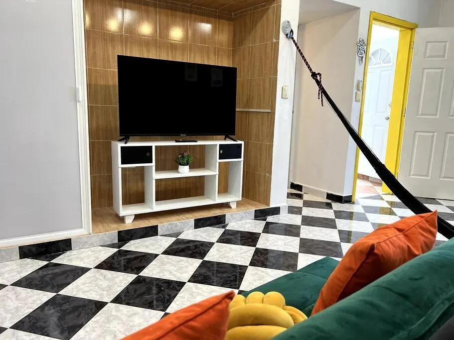 Acogedor Y Colorido Estudio Con Cama King Size Merida 0*,  Mexico