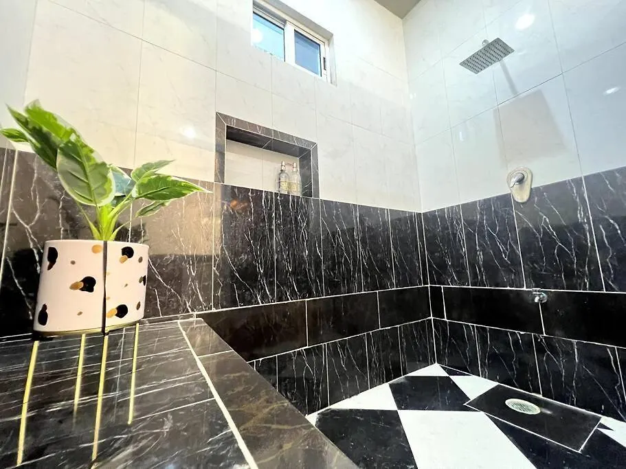 Acogedor Y Colorido Estudio Con Cama King Size Merida Apartment