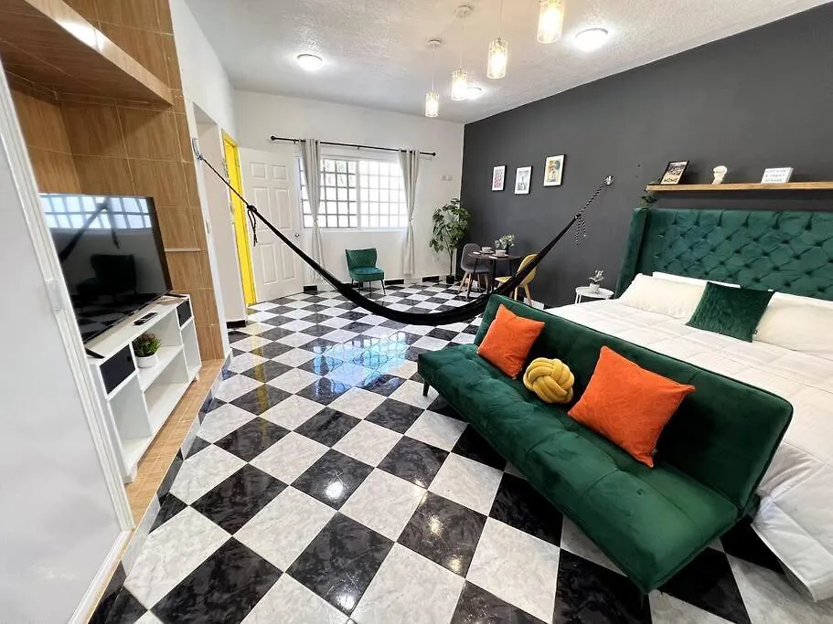 Acogedor Y Colorido Estudio Con Cama King Size Merida