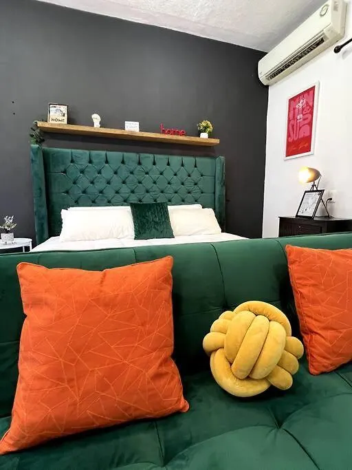 Acogedor Y Colorido Estudio Con Cama King Size Merida Apartment