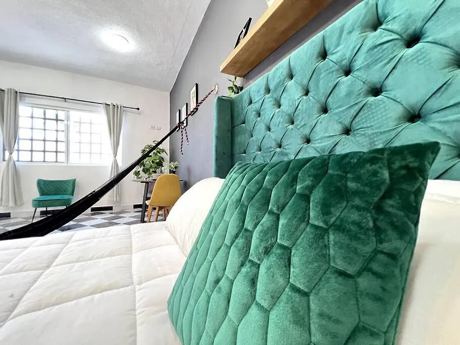Acogedor Y Colorido Estudio Con Cama King Size Merida