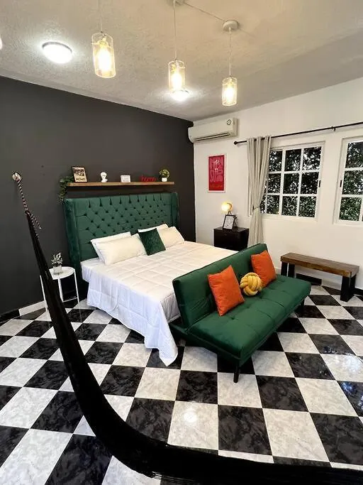 Acogedor Y Colorido Estudio Con Cama King Size Merida